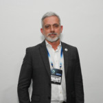 Victor Montenegro, gerente de Eventos IBP, durante entrevista ao estúdio eixos na OTC Brasil 2025, no Rio, em 30 de outubro (Foto Juliana Rezende/agência eixos)