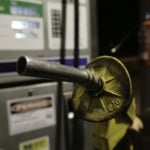 Bomba de abastecimento amarela em posto de combustível em Brasília/DF (Foto Agencia Brasil)