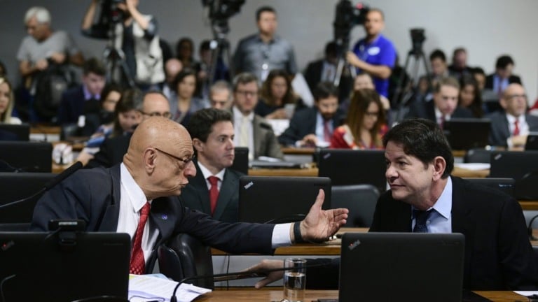 Esperidião Amin e Cid Gomes durante reunião da Comissão de Constituição, Justiça e Cidadania (CCJ), no Senado (Foto Pedro França-Agência Senado)