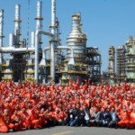 Lula, Magda Chambriard e trabalhadores durante retomada das atividades na fábrica de fertilizantes (Foto Bruno Zanotto/Agencia Petrobras)