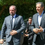 Ministro da Fazenda, Fernando Haddad, acompanhado do ministro das Minas e Energia, Alexandre Silveira.  Foto: Fabio Rodrigues-Pozzebom/ Agência Brasil