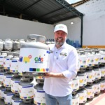 Ministro Alexandre Silveira (PSD) durante a primeira fase da entrega de botijões do programa Gás do Povo. Foto: Ricardo Botelho/MME