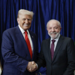 Presidente Lula e o presidente dos EUA, Donald Trump, durante o 47ª Cúpula da Associação de Nações do Sudeste Asiático (Asean) em Kuala Lampur, Malásia (Foto: Ricardo Stuckert/PR)