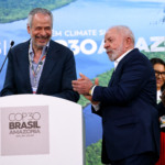 19/11/2025 - Bel&eacute;m - O Presidente do Brasil, Luiz In&aacute;cio Lula da Silva, fala com o Presidente da COP 30 Andr&eacute; Corr&ecirc;a do Lago durante a 30&ordf; Confer&ecirc;ncia das Partes (COP30).  Foto de Ueslei Marcelino/COP30

19.11.2025 - Bel&eacute;m - Brazilian President Luiz In&aacute;cio Lula da Silva, talks to COP30 President Andr&eacute; Corr&ecirc;a do Lago Brazil during the 30th Conference of the Parties (COP30). Photo by Ueslei Marcelino/COP30