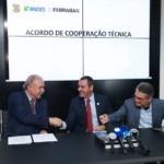Aloizio Mercadante, Andrei Rodrigues e Isaac Sidney celebram ACT na sede paulista da PF, em 22 de dezembro de 2025 (Foto Nicola Labate/BNDES)