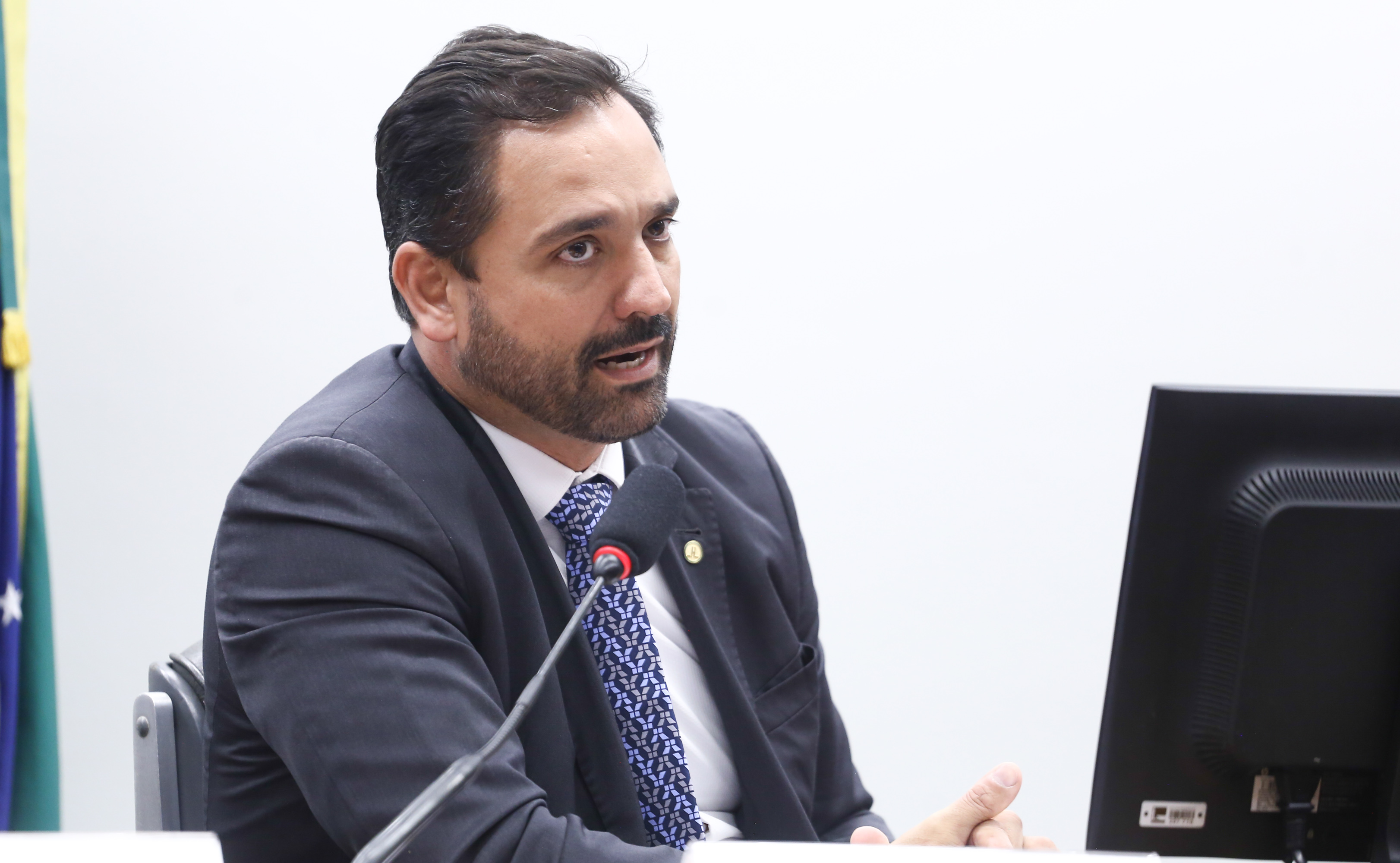 CME aprova projeto que beneficia nuclear e adia votação de cinco projetos