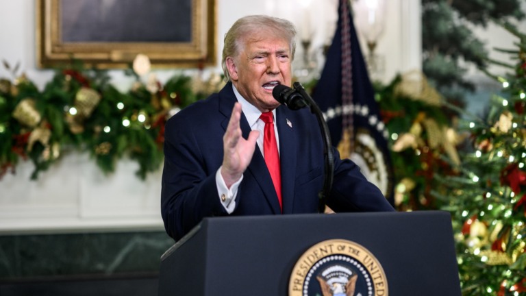 Donald Trump faz pronunciamento à nação, a partir da Sala de Recepções Diplomáticas da Casa Branca, em 17 de dezembro de 2025 (Foto Daniel Torok/Casa Branca)