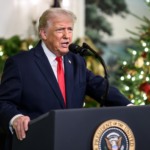 Donald Trump fala &agrave; na&ccedil;&atilde;o, a partir da Sala de Recep&ccedil;&otilde;es Diplom&aacute;ticas da Casa Branca, em 17 de dezembro de 2025 (Foto Daniel Torok/Casa Branca)