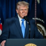 Donald Trump faz pronunciamento à nação sobre o ataque a tiros que matou dois soldados da Guarda Nacional (Foto Daniel Torok/Casa Branca) 