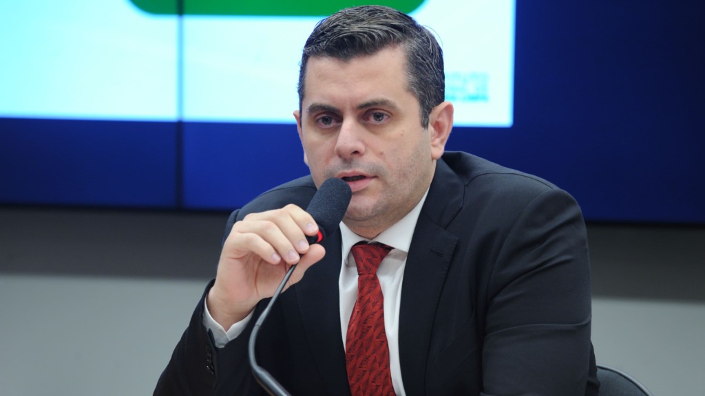 Presidente do Inel, Heber Galarce, durante audiência para debater a vedação à micro e minigeração distribuída por concessionárias, em 29 de outubro de 2024 (Foto Renato Araujo/Câmara dos Deputados) Presidente do Inel, Heber Galarce, durante audiência para debater a vedação à micro e minigeração distribuída por concessionárias, em 29 de outubro de 2024 (Foto Renato Araujo/Câmara dos Deputados)