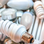 L&acirc;mpadas fluorescentes contendo merc&uacute;rio na composi&ccedil;&atilde;o, metal altamente t&oacute;xico (Foto analogicus/Pixabay)