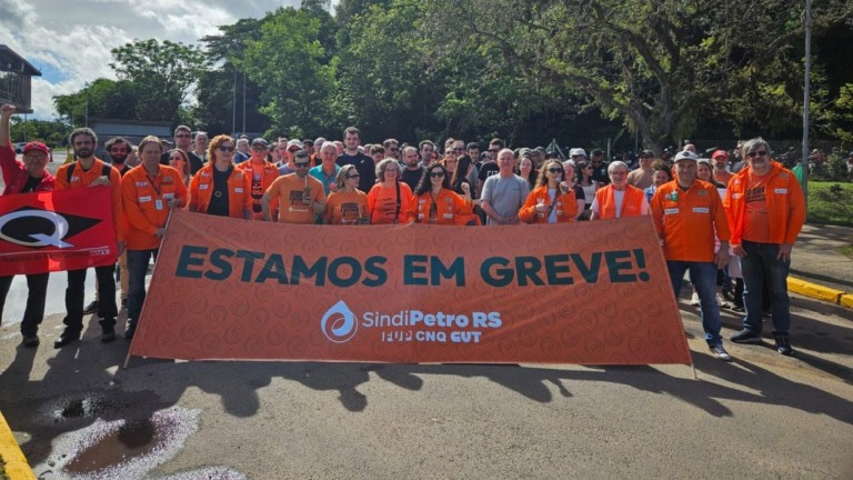 Trabalhadores da Refap em greve (Foto FUP)
