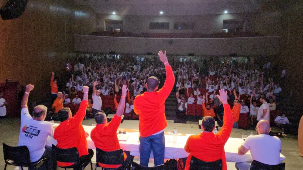 Assembleia de petroleiros do Norte Fluminense aprovou acordo da Petrobras (Foto: Luciana Fonseca) Assembleia de petroleiros do Norte Fluminense aprovou acordo da Petrobras (Foto: Luciana Fonseca)