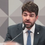 Zé Vitor apresenta relatório durante reunião da comissão mista da MP 1308/2025, em 2 de dezembro de 2025 (Foto Bruno Spada/Câmara dos Deputados)