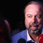 Alexandre Silveira fala &agrave; imprensa durante a Caravana Federativa em Belo Horizonte (MG), em 11 de dezembro de 2025 (Foto Tauan Alencar/MME)