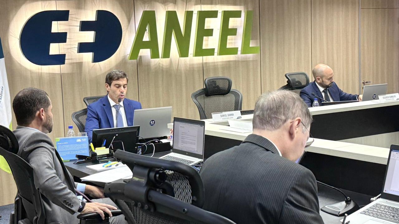 Aneel abre consulta para aprimorar regulação de excedente de energia