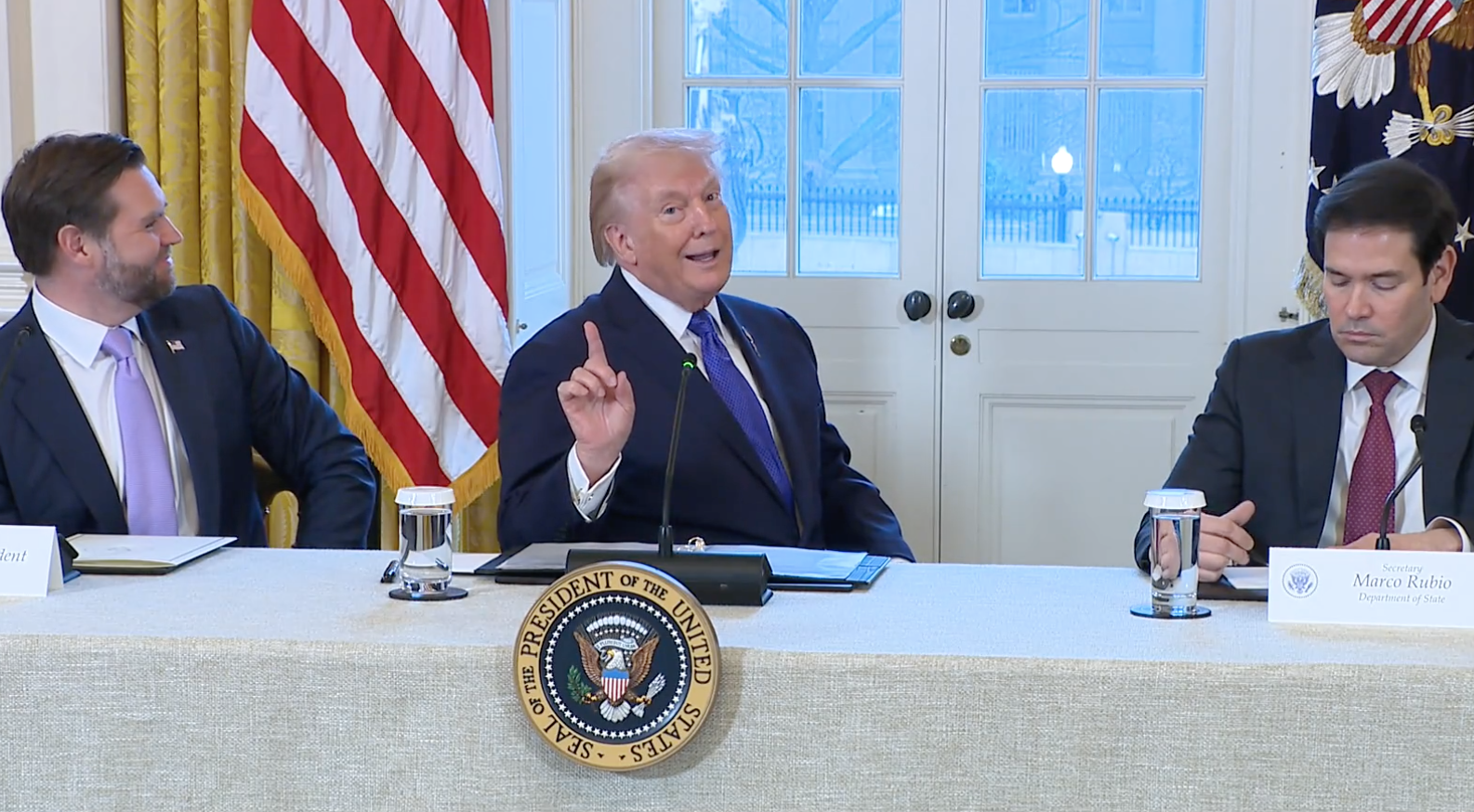 Trump diz que teve conversa “muito boa” com Rodríguez e que falaram sobre petróleo e segurança