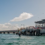 Instala&ccedil;&atilde;o da PDVSA no estado de Nueva Esparta, na Venezuela, com estrutura costeira utilizada para abastecimento regional (Foto Divulga&ccedil;&atilde;o)