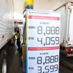 Posto do Distrito Federal ajusta pre&ccedil;os do diesel S10 e S500, em 4 de junho de 2018 (Foto Marcelo Camargo/Ag&ecirc;ncia Brasil)