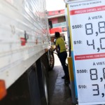 Posto do Distrito Federal ajusta pre&ccedil;os do diesel S10 e S500, em 4 de junho de 2018 (Foto Marcelo Camargo/Ag&ecirc;ncia Brasil)