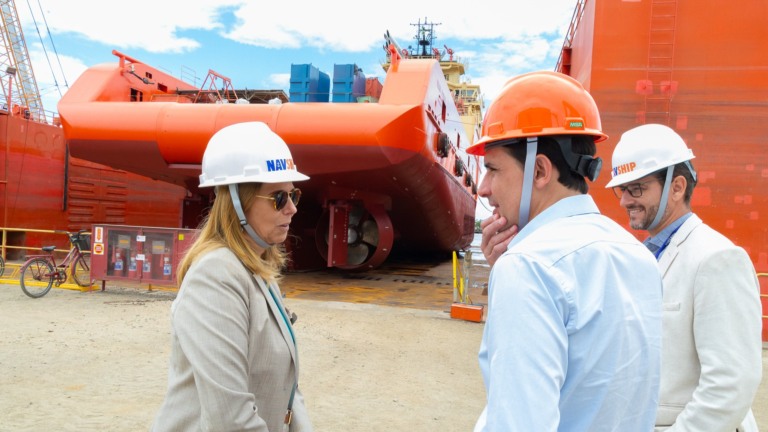 Silvio Costa Filho durante cerimônia de anúncio, em 21 de janeiro de 2021, de financiamento do FMM para a construção de embarcações de apoio marítimo, no Estaleiro Navship, em Navegantes-SC (Foto Vosmar Rosa/MPor)