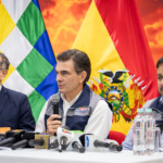 Yussef Akly (CEO da YPFB), Rodrigo Paz (presidente da Bol&iacute;via) e Maur&iacute;cio Medinacelli (ministro de Hidrocarbonetos e Energia) (Foto: Divulga&ccedil;&atilde;o YPFB)