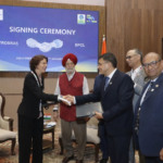 Gerente executiva de Comercializa&ccedil;&atilde;o no Mercado Externo da Petrobras, Ticiana Jereissati de Ara&uacute;jo; o ministro de Petr&oacute;leo e G&aacute;s Natural da &Iacute;ndia, Hardeep Singh Puri; e o diretor executivo da BPCL Manoj Heda (Foto: Andr&eacute; Garcia Santos / Ag&ecirc;ncia Petrobras)