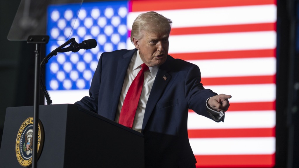 Trump anuncia tarifa global de 10% para contornar IEEPA após decisão da Suprema Corte