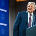 Petr&oacute;leo cai, em pondera&ccedil;&atilde;o sobre negocia&ccedil;&otilde;es EUA-Ir&atilde; e tens&otilde;es R&uacute;ssia-Ucr&acirc;nia