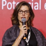Flavia Barros, diretora de Comercializa&ccedil;&atilde;o da Origem, fala no painel 'Estrat&eacute;gia Brasil &ndash; potencial e competitividade', na gas week outlook 2026, em S&atilde;o Paulo, 24 de fevereiro (Foto Edu Viana/agência eixos)