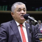 Jos&eacute; Guimar&atilde;es fala, &agrave; bancada da C&acirc;mara, durante discuss&atilde;o e vota&ccedil;&atilde;o de propostas no Plen&aacute;rio, em 12 de agosto de 2024 (Foto M&aacute;rio Agra/C&acirc;mara dos Deputados)