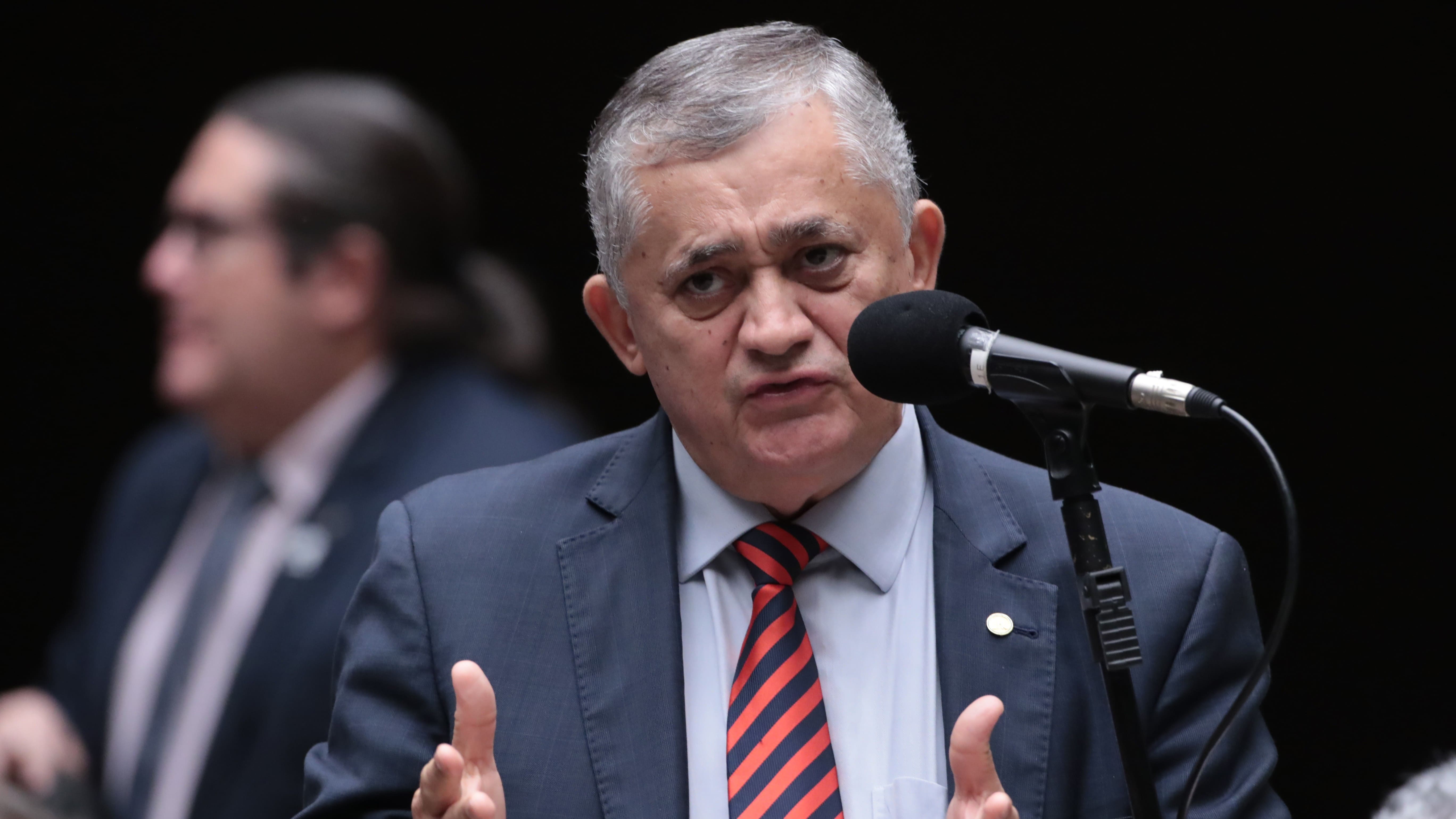 Governo tomou medidas sobre diesel, mas não basta porque tem a gasolina, diz Guimarães