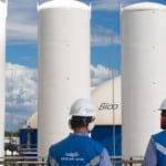 Sulg&aacute;s injeta biometano da Bioo na rede; na imagem, trabalhadores uniformizados em opera&ccedil;&atilde;o da Sulg&aacute;s (Foto Divulga&ccedil;&atilde;o) ORIGINAL