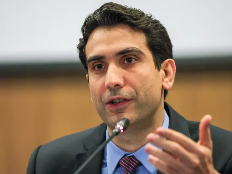 Presidente do Banco Central, Gabriel Galípolo, durante coletiva com jornalistas em 2025 (Foto: Fabio Rodrigues-Pozzebom/ Agência Brasil)