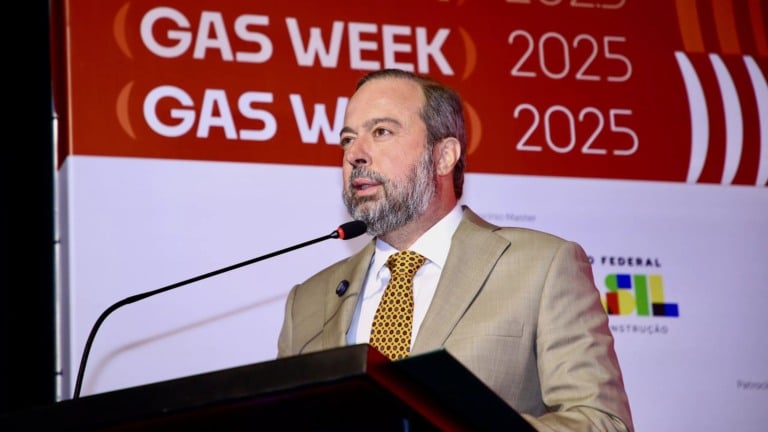 Ministro Alexandre Silveira durante a gas week, evento realizado pela agência eixos em Brasília, em 8 de abril de 2025 (Foto Laura Campos/eixos)