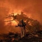 Petr&oacute;leo fecha em alta depois de saltar ao maior n&iacute;vel desde 2022 com guerra no Oriente M&eacute;dio