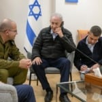 Petr&oacute;leo fecha em alta com risco geopol&iacute;tico, mas perde for&ccedil;a com negocia&ccedil;&otilde;es Israel-L&iacute;bano