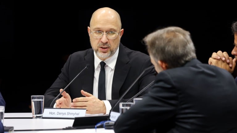 Denys Shmyhal, ministro de Energia da Ucrânia, durante a CERAWeek 2026, evento da S&P Global em Houston, em 24 de março (Foto Reprodução)