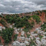 Desmoronamento em áreas afetadas por fortes chuvas em Juiz de Fora (MG), durante visita do presidente Lula ao município, em 28 de fevereiro de 2026 (Foto Ricardo Stuckert/PR)