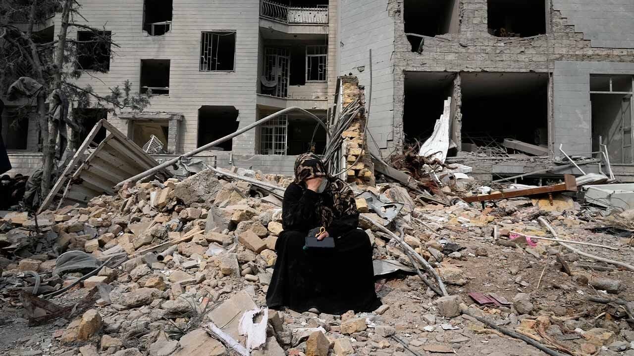 Petróleo fecha em alta com tensões no Oriente Médio apesar de relatos de negociações