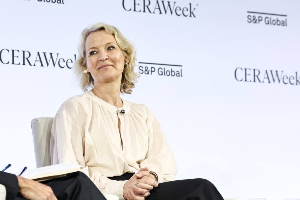 Diretora-geral de Energia da Comissão Europeia, Ditte Jørgensen, durante a CERAWeek 2026. Foto: Divulgação S&P Global Diretora-geral de Energia da Comissão Europeia, Ditte Jørgensen, durante a CERAWeek 2026. Foto: Divulgação S&P Global