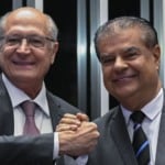 Geraldo Alckmin e Nelsinho Trad durante a ratifica&ccedil;&atilde;o do Acordo Mercosul-UE, em 17 de mar&ccedil;o de 2026 (Foto Carlos Moura/Ag&ecirc;ncia Senado)