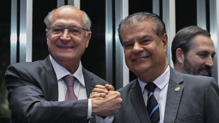 Geraldo Alckmin e Nelsinho Trad durante a ratificação do Acordo Mercosul-UE, em 17 de março de 2026 (Foto Carlos Moura/Agência Senado)