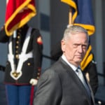 Ex-secret&aacute;rio de Defesa dos EUA, Jim Mattis, no Pent&aacute;gono, em Washington, D.C. (Departamento de Defesa, via Wikimedia Commons)