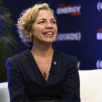 Luiza Freitas, gerente executiva de Novos Neg&oacute;cios da Ocyan, fala ao est&uacute;dio eixos durante a Maca&eacute; Energy 2026, em 18 de mar&ccedil;o (Foto Bruno de Lima/ag&ecirc;ncia eixos)