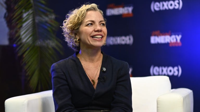 Luiza Freitas, gerente executiva de Novos Negócios da Ocyan, fala ao estúdio eixos durante a Macaé Energy 2026, em 18 de março (Foto Bruno de Lima/agência eixos)