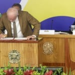 Lula e ministros durante coletiva sobre medidas para reduzir o impacto da oscila&ccedil;&atilde;o do pre&ccedil;o do petr&oacute;leo sobre o diesel no Brasil, em 12 de mar&ccedil;o de 2026 (Foto Marcelo Camargo/Ag&ecirc;ncia Brasil)