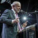 Minerais cr&iacute;ticos: Lula diz que Fl&aacute;vio Bolsonaro e Caiado v&atilde;o &ldquo;vender o Brasil&rdquo;