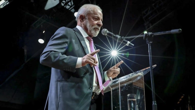 Minerais críticos: Lula diz que Flávio Bolsonaro e Caiado vão “vender o Brasil”