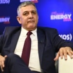 Ramon Gidalte, prefeito de Casimiro de Abreu, fala ao est&uacute;dio eixos durante a Maca&eacute; Energy 2026, em 17 de mar&ccedil;o (Foto Bruno de Lima/ag&ecirc;ncia eixos)